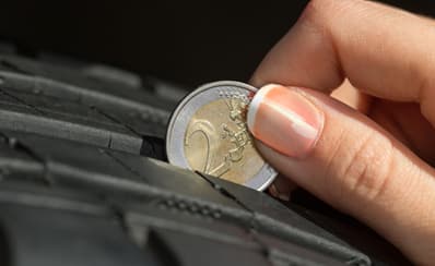 Comment vérifier l'usure d'un pneu de voiture ?
